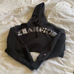 Cropped champion hoodie. Size XL.